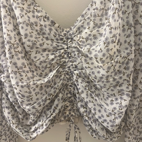 Puff Sleeve Floral Crop Top - Picture 2 of 4